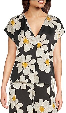 MelloDay Coordinating Satin Daisy Print V-Neck Cap Sleeve Top