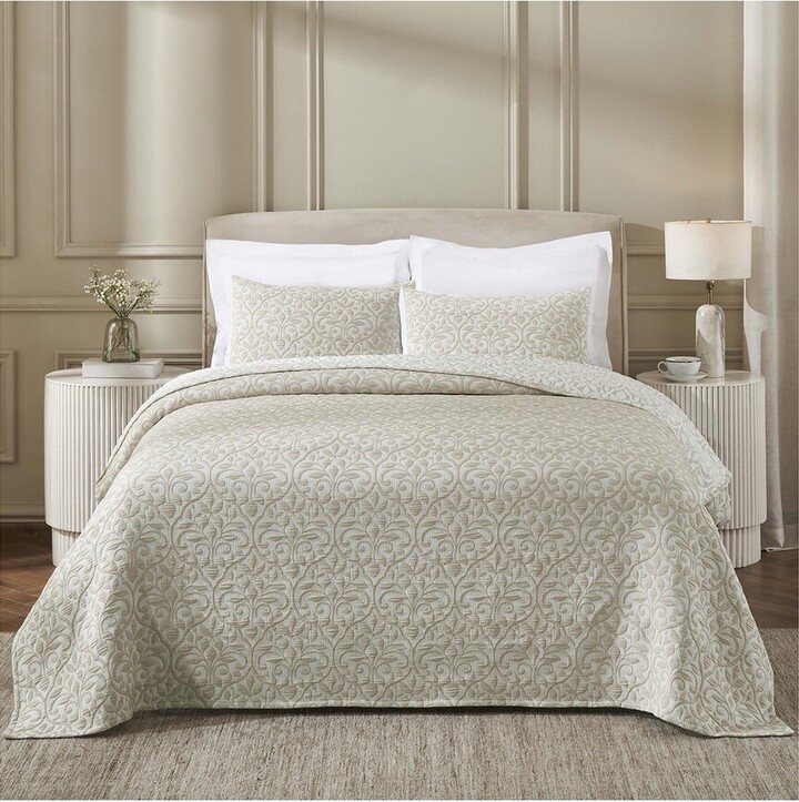 Superior Vineyard Blend Matelasse Woven Coverlet