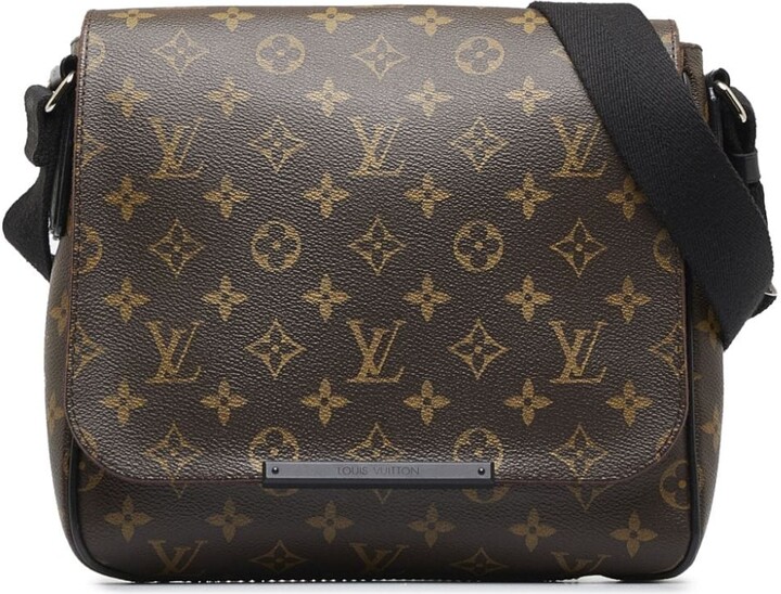 Louis Vuitton 2019 pre-owned District PM messenger bag