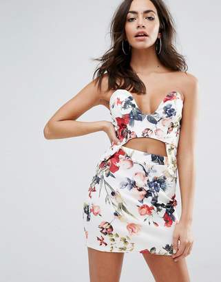 PrettyLittleThing Floral Crop Top