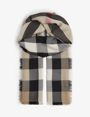 burberry scarf trench check