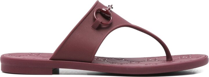【関税&送料込】Gucci Burgundy Leather Thong Sandals Women's thong sandal with Horsebit in Rosso Ancora rubber