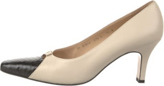 Ferragamo Leather Pumps Black & Neutrals Vara Bow Accent Semi-Pointed Toes Includes Box