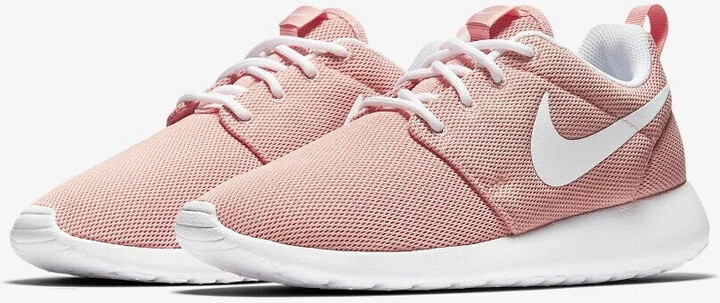 nike women's shoes roshe one