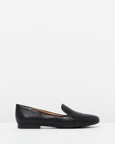 naturalizer belina low flats