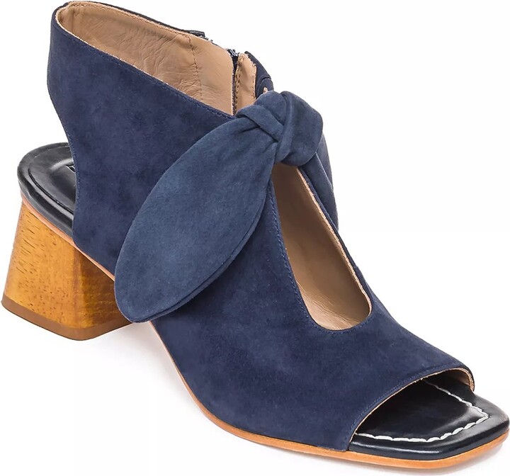 Bernardo Lizzie Sandal