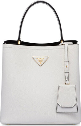 white prada bucket bolsa