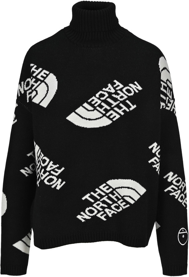 black north face jumper