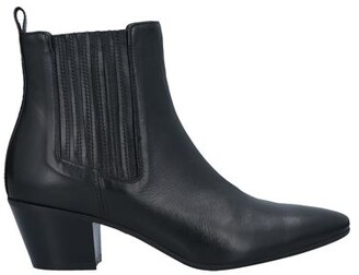 Ella Ankle boots