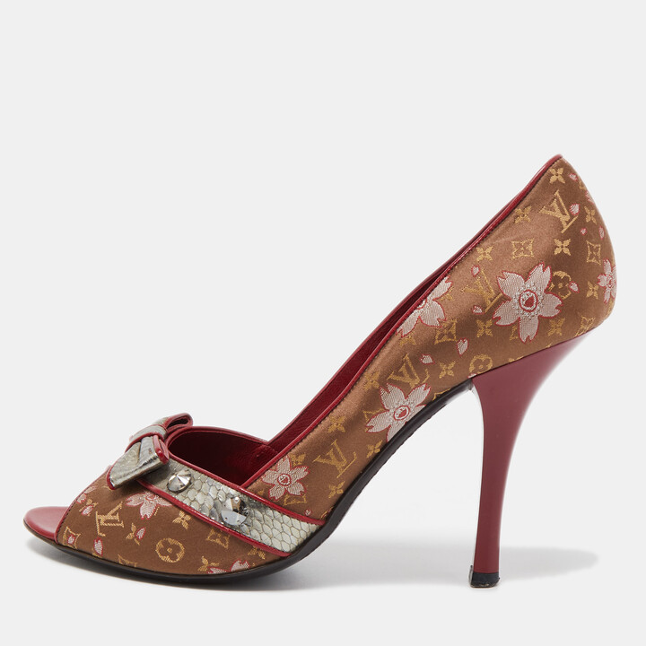 Louis Vuitton cherry blossom sling backs pumps  Louis vuitton shoes, Louis  vuitton shoes heels, Louis vuitton cherry blossom