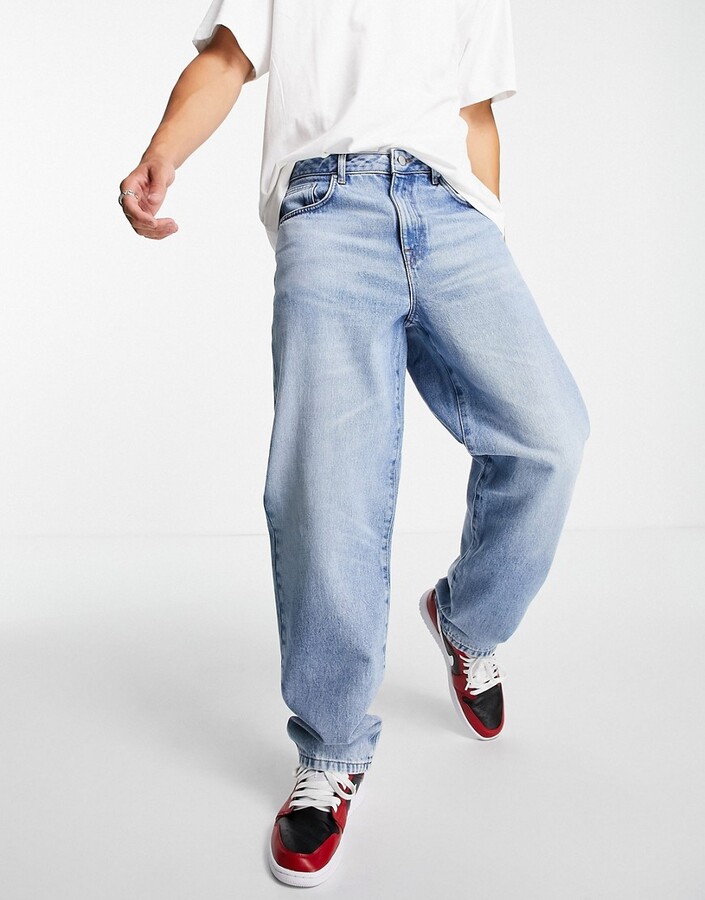 Baggy jeans in with busted knees ASOS Herren Kleidung Hosen & Jeans Jeans Baggy & Boyfriend Jeans 