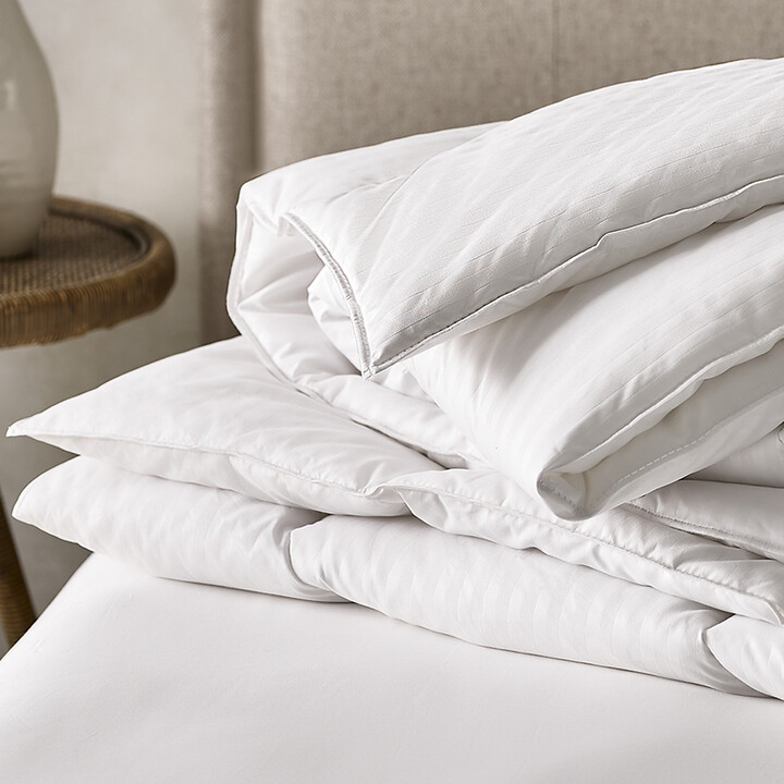 The White Company Essential Down Alternative Cot Bed Duvet