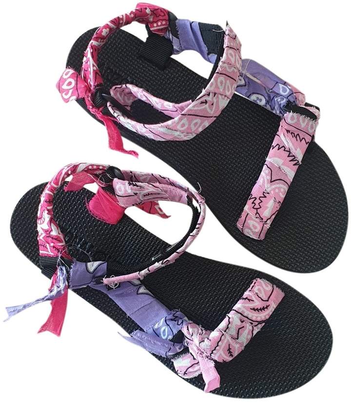 love pink sandals