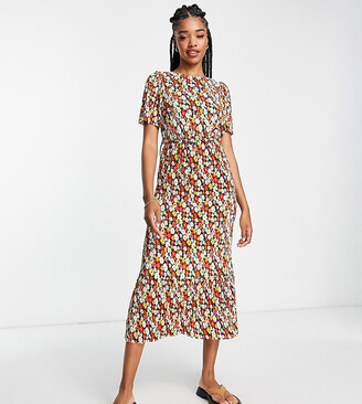 ASOS Tall ASOS DESIGN Tall Exclusive plisse midi tea dress with short sleeves in green ditsy floral