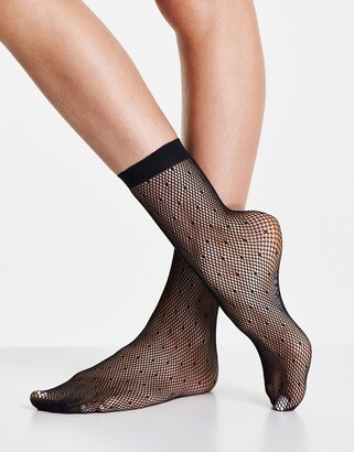 Pretty Polly spot mesh ankle socks in black