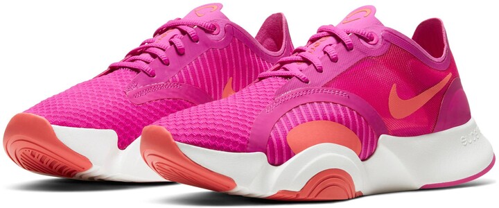 nike training superrep go sneakers in pink