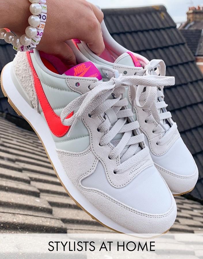 nike premium internationalist trainers in pink