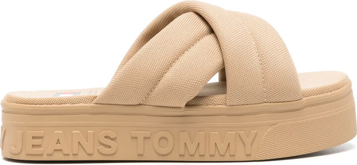 Sandals En0en01313 Tommy Jeans Lettering Flatform Sandals In Sand