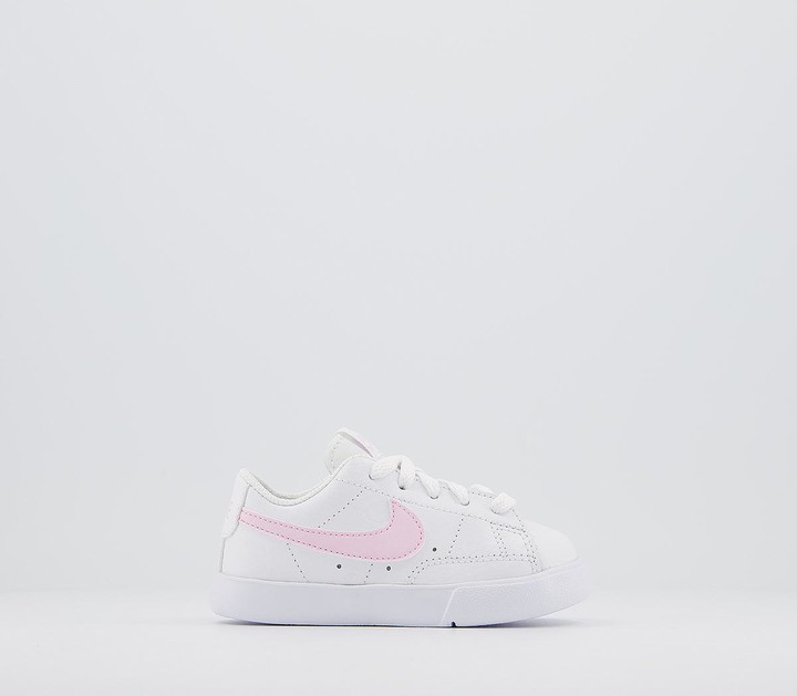 white infant nike trainers
