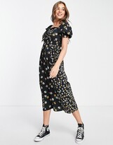 Thumbnail for your product : New Look sweetheart neckline midi dress in black ditsy floral