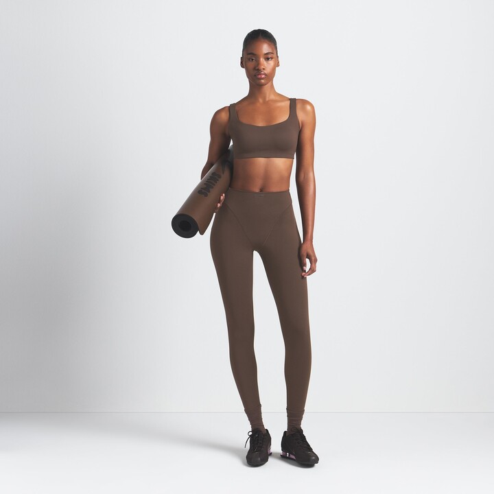 SKIMS Nikeskims Matte V-Line 26" Legging | Dark Sepia