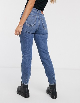Noisy May Premium Isobel mom jeans with high waist in mid blue