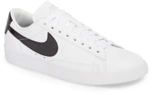 blazer low essential sneaker nike