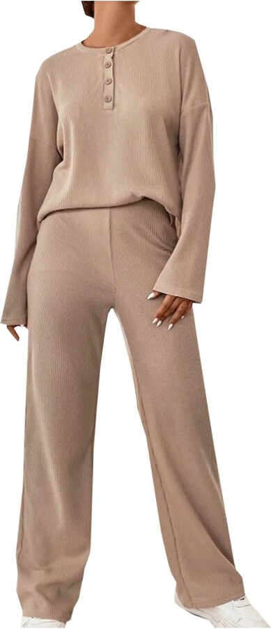 Two-Piece Knit Lounge Set With V-Neck Top And Elastic Shorts The