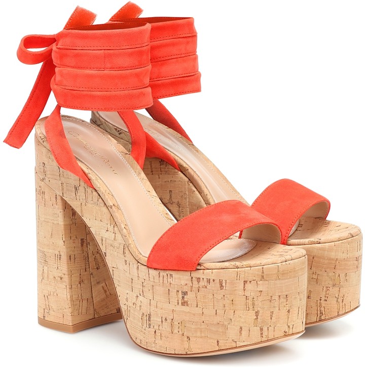 Sandalias de gamuza de plataforma Gianvito Rossi de Ante de color Rojo Mujer Zapatos de Tacones de Sandalias y zapatos de tacón con plataforma 