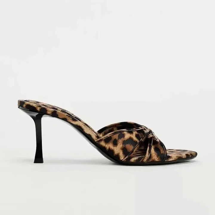 XINGDIKU Slippers for women wearing exquisite summer haute couture with fine straps, French style black cat heel clip toe beach sandals