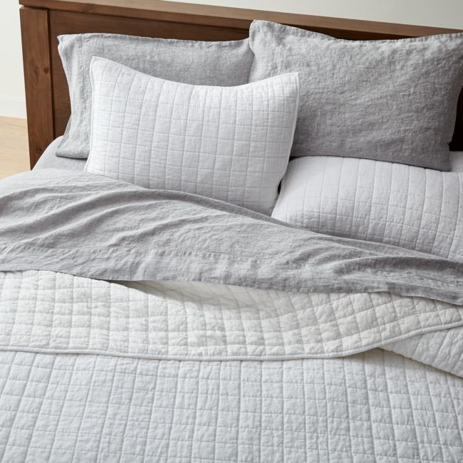 Crate & Barrel Warm White Belgian Flax Linen Quilt Full/Queen