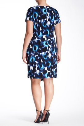 London Times Woodstamp Daisy Side Ruched Dress (Plus Size)