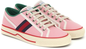 gucci pink bottom shoes