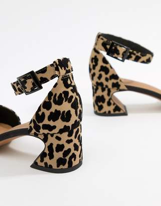 ASOS Design DESIGN Smokey mid heels in leopard
