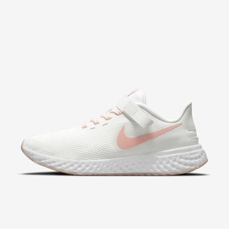 nike revolution 5 flyease women