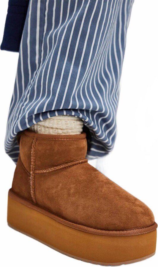 Emu Women's Stinger Micro Flatform Boot In Chestnut