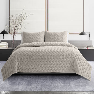 Vera Wang Diamond Velvet Quilt Set