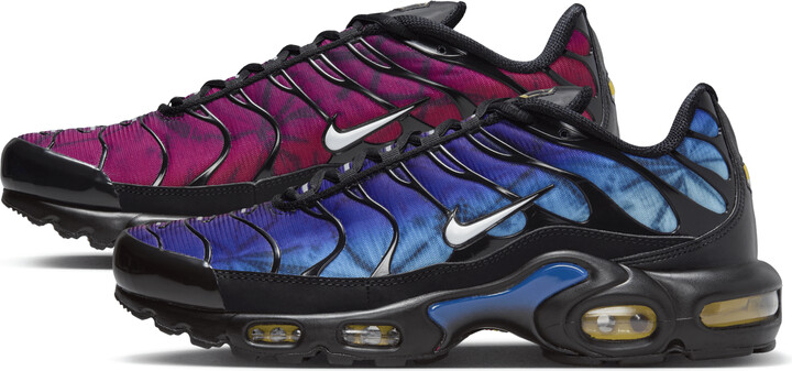 mens black nike air max plus