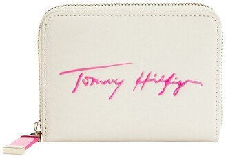 Tommy Hilfiger Iconic Tommy Classic Beige/Hot Magenta Zip Around Wallet
