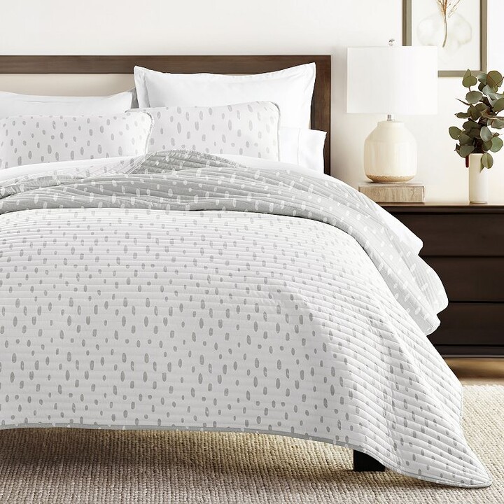 Home Collection All Season Painted Dots Reversible Quilt Set with Shams