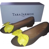 Thumbnail for your product : Tara Jarmon Beige Patent leather Ballet flats
