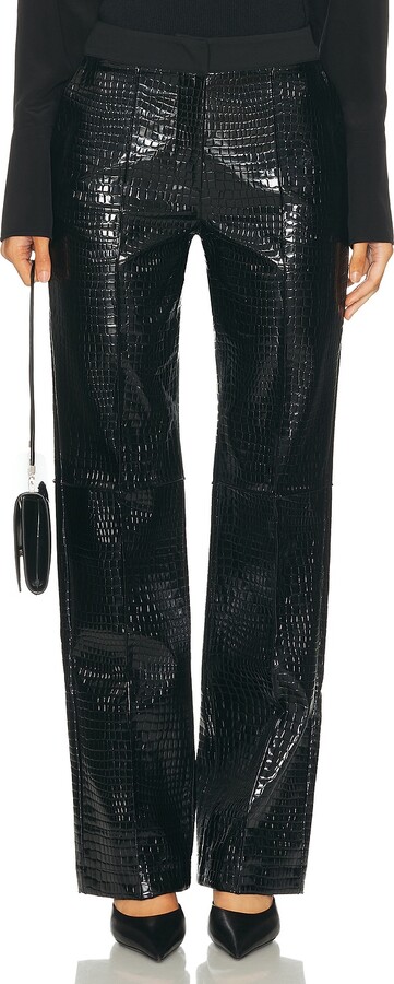 Ila Sia Pant in Black