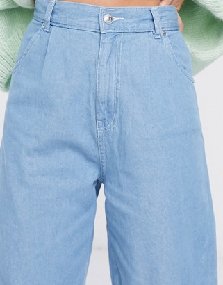 ASOS DESIGN DESIGN lightweight mom jeans in lightwash