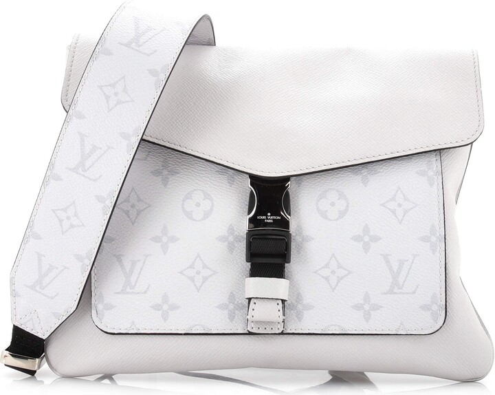 Louis Vuitton 2004 pre-owned Epi Monceau 28 two-way handbag - ShopStyle  Shoulder Bags