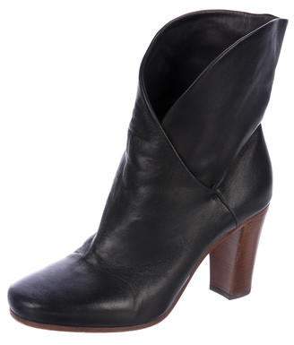 Celine CÃ©line Leather Round-Toe Ankle Boots Black CÃ©line Leather Round-Toe Ankle Boots