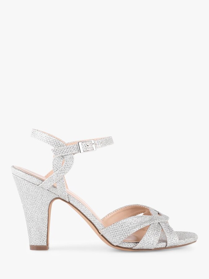 comfortable silver sandals low heel
