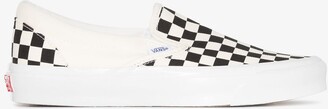 old skool checkered vans white