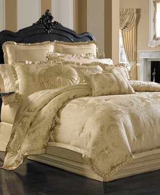 J Queen New York Napoleon Gold Queen 4-Pc. Comforter Set Bedding