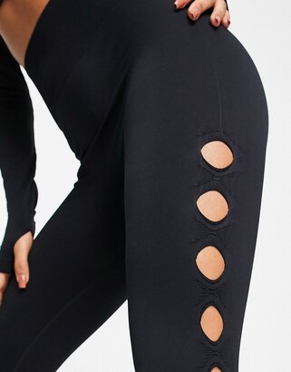 HIIT legging with cut out in black
