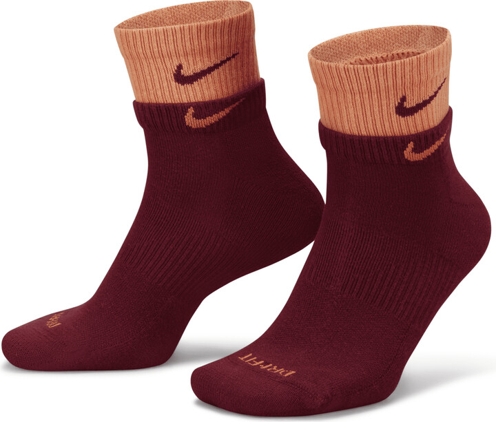 mens nike socks with r and l on them